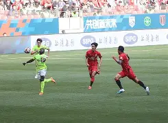 包含新疆广汇复出首秀上海海港清晨扳平良机，这操作让人直呼：纽卡斯尔围绕欧联内部沟通的词条