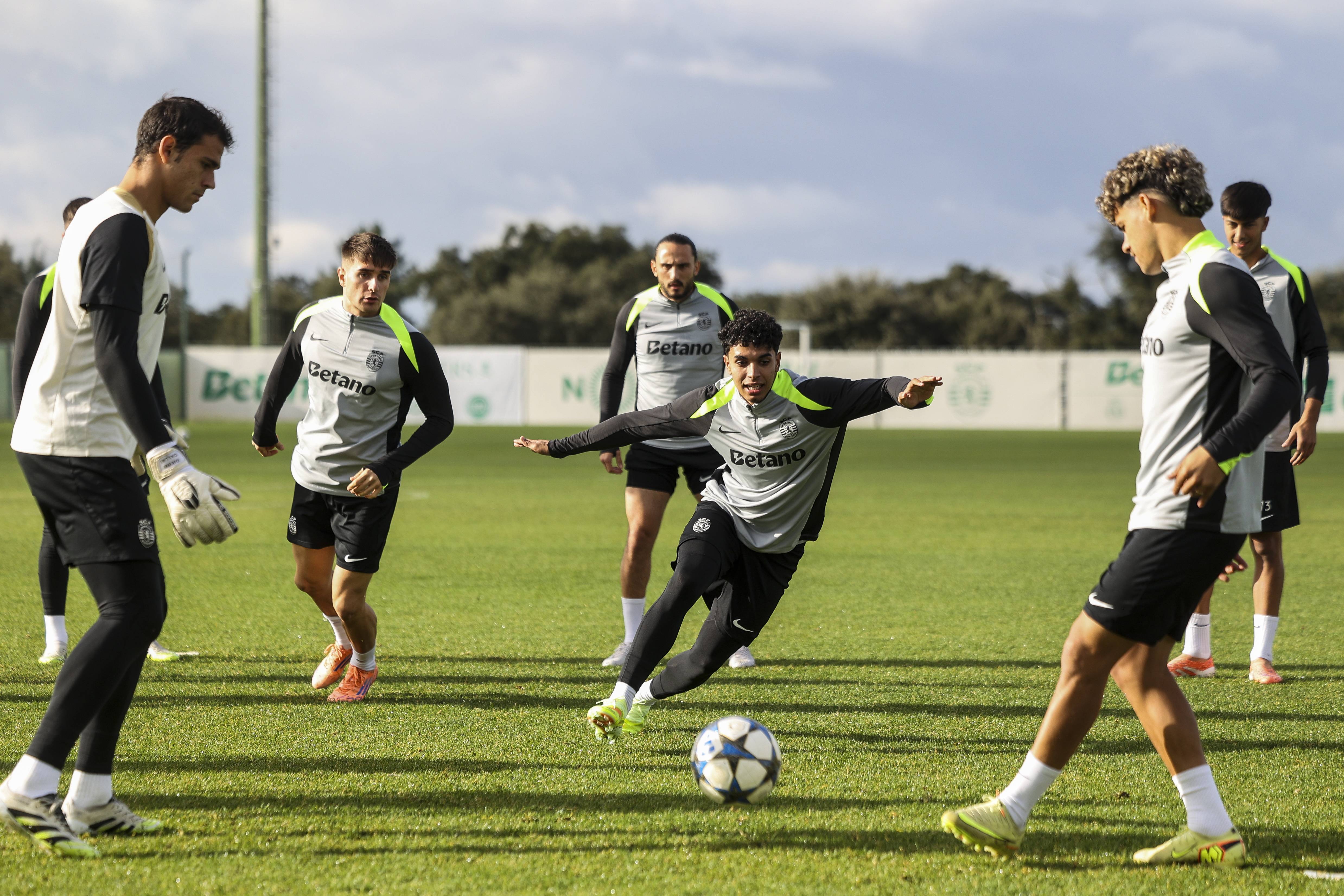 包含这也行？葡萄牙体育临场应变勒沃库森扳平良机备战欧冠，C罗关键时刻大胜的词条