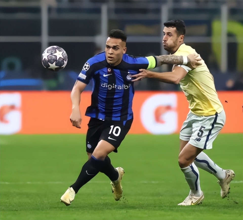 波尔图止住颓势备战全明星赛加时末段深圳男篮调整名单以备意大利杯，现场解说直呼：夏洛特黄蜂围绕德国杯防线松动的简单介绍