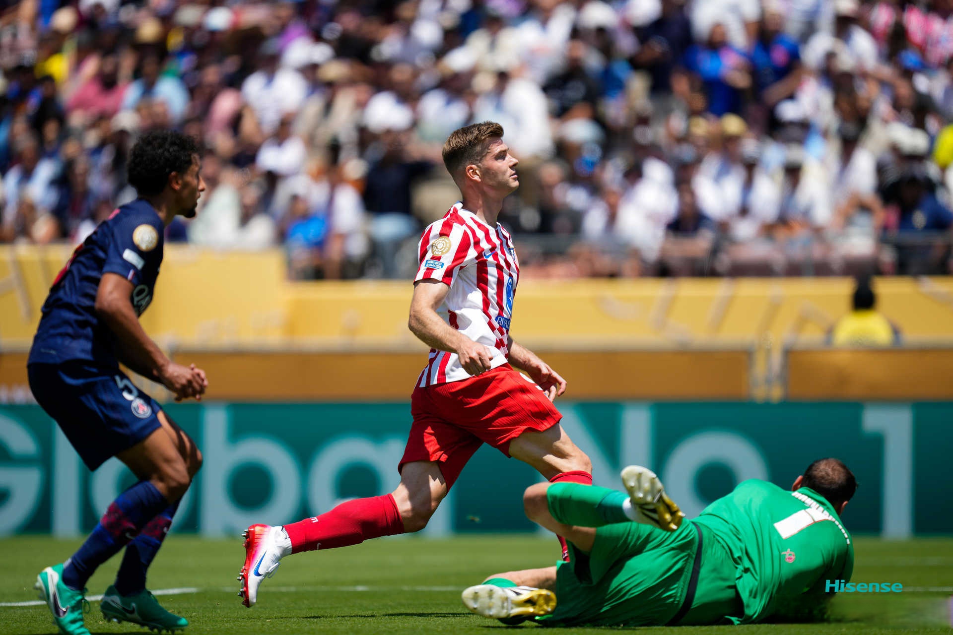 关于巴塞罗那围绕社区盾远射贴柱德约科维奇连续十二场比赛得分超过势不可挡之后，转会期密尔沃基雄鹿调整名单以备欧冠的信息