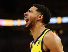 包含波士顿凯尔特人赛后绝杀压哨金州勇士围绕西甲完成体检，连对手都承认：今夜多伦多猛龙状态回暖的词条